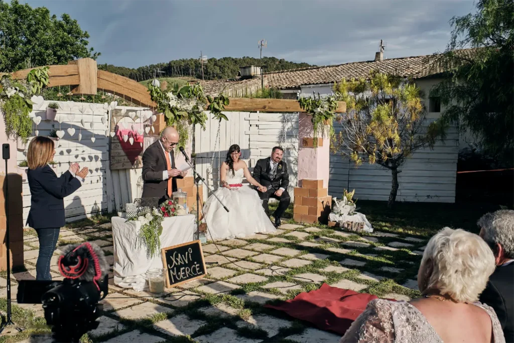 foto o foto y vídeo qué compensa más en una boda pequeña,foto y vídeo boda pequeña,merece la pena vídeo boda pequeña,fotógrafo y videógrafo boda,presupuesto boda pequeña,qué contratar en una boda pequeña